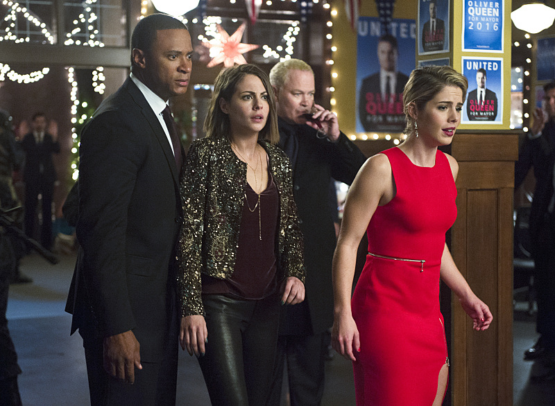 Illustration for article titled Arrow closes out the year by dropping the damn hammer